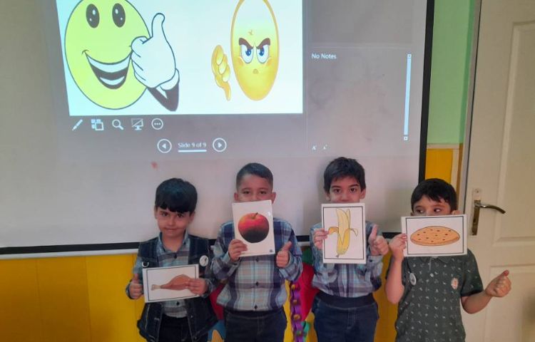 :تمرین غذاها و رنگها با like و don't like