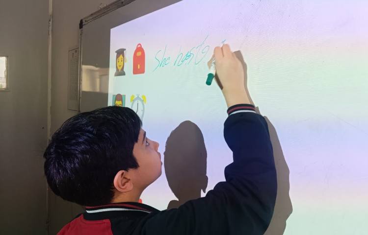 تمرین فعالیت‌های کتاب و تمرین جمله‌سازی در زنگ General English 1