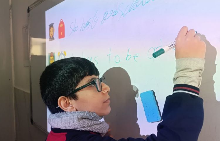 تمرین فعالیت‌های کتاب و تمرین جمله‌سازی در زنگ General English 2