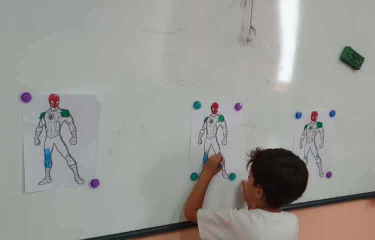 تمرین لغات انگلیسی مربوط به اعضای بدن و رنگ ها 3