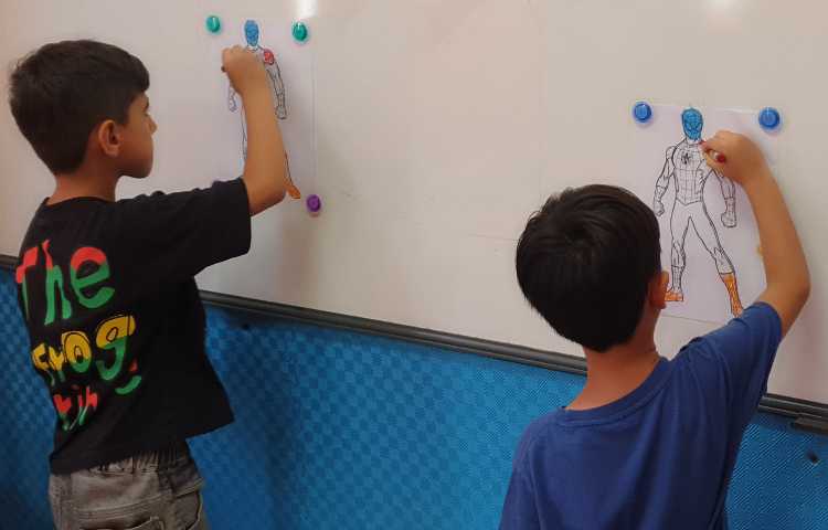 تمرین لغات انگلیسی مربوط به اعضای بدن و رنگ ها 3