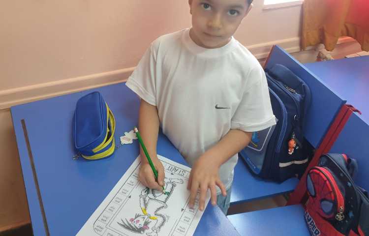 تمرین لغات انگلیسی مربوط به اعضای بدن و رنگ ها 4