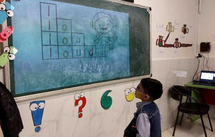 تمرین لغات Spelling Bee به صورت بازی در کلاس 3