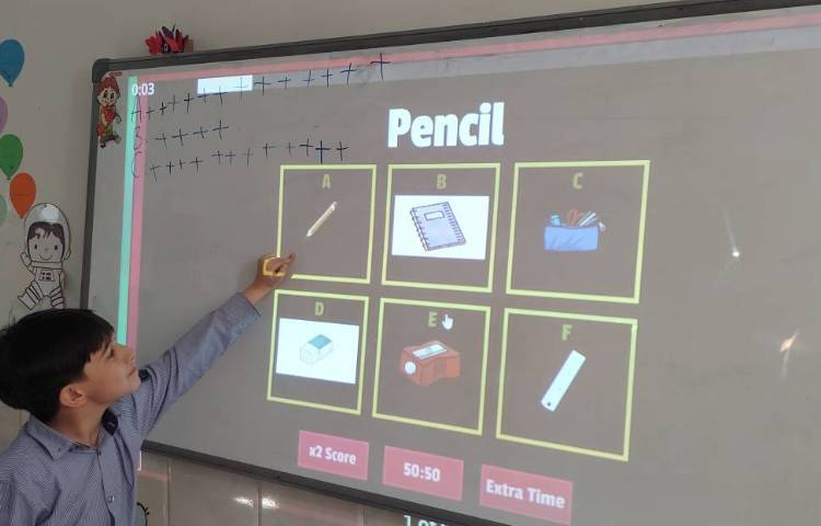 تمرین لغات مربوط به School Objects با بازی آنلاین 2