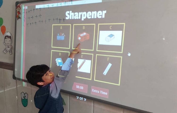 تمرین لغات مربوط به School Objects با بازی آنلاین 4