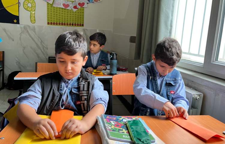 تمرین لغات مربوط به Clothes با درست کردن کاردستی 2