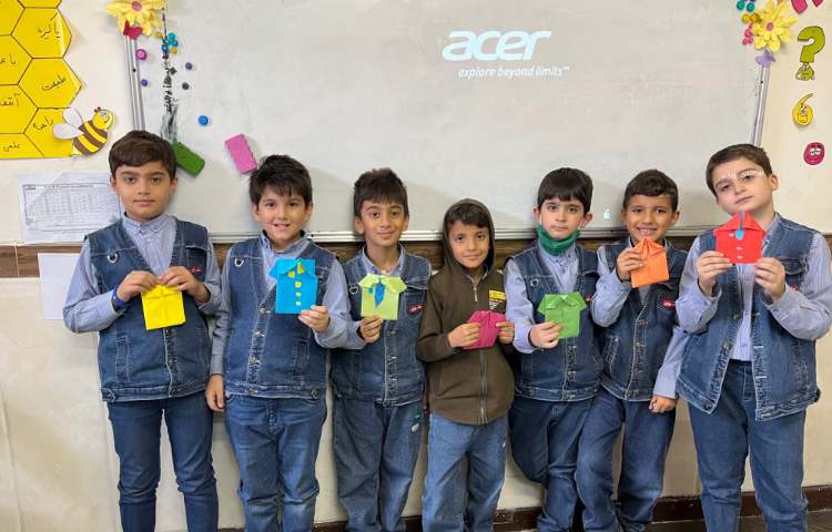 تمرین لغات مربوط به Clothes با درست کردن کاردستی 3