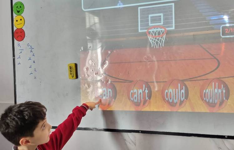 تمرین Spelling لغات مربوط به حیوانات با بازیِ پاورپوینتی