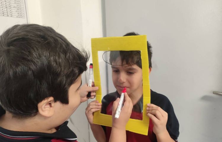 تمرین لغات مربوط به ظاهر افراد با انجام بازی