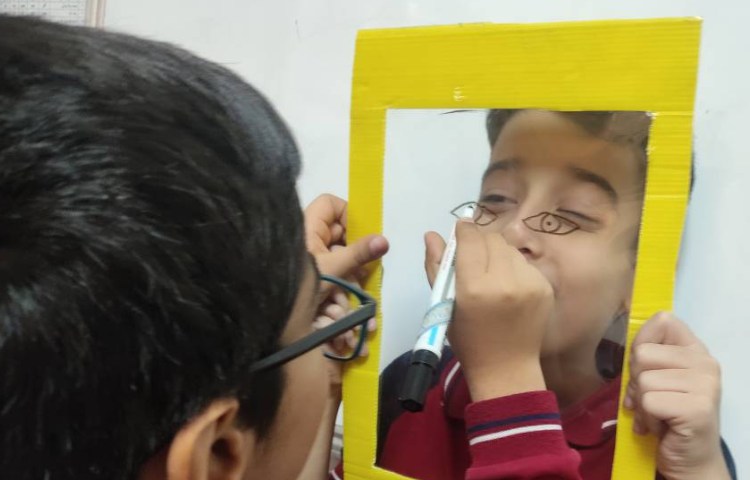 تمرین لغات مربوط به ظاهر افراد با انجام بازی