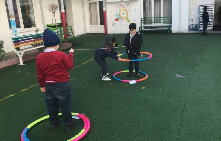 تمرین لغات مربوط به لباس‌ها با انجام یک بازی حرکتی-زنگ زبان عمومی 1