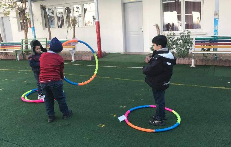 تمرین لغات مربوط به لباس‌ها با انجام یک بازی حرکتی-زنگ زبان عمومی 2