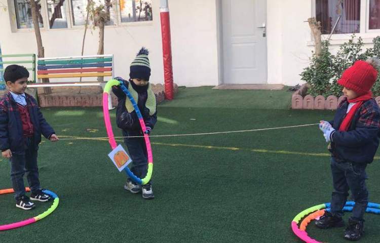 تمرین لغات مربوط به لباس‌ها با انجام یک بازی حرکتی-زنگ زبان عمومی 3