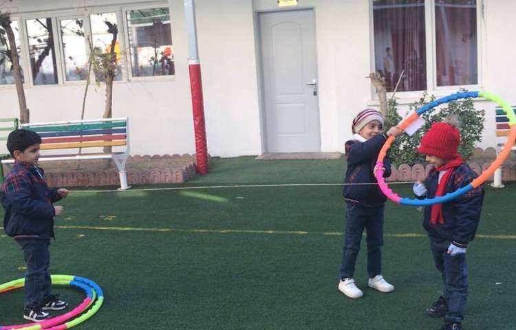 تمرین لغات مربوط به لباس‌ها با انجام یک بازی حرکتی-زنگ زبان عمومی 4