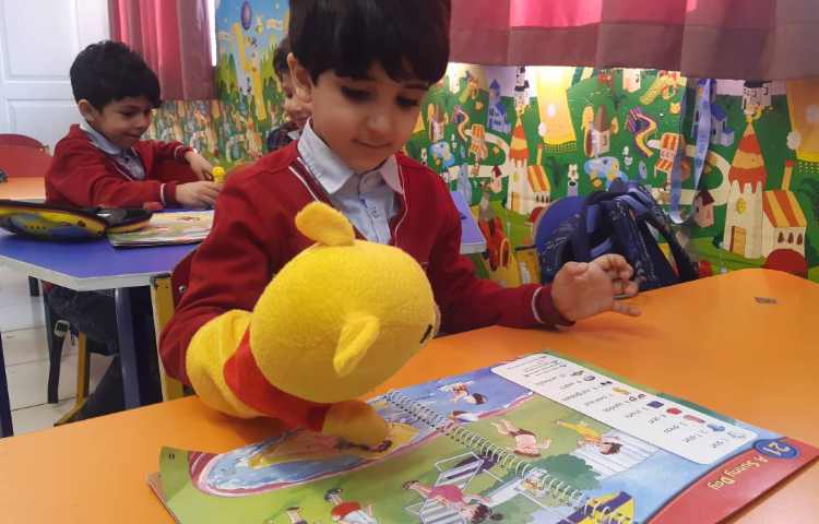تمرین لغات مربوط لباس‌ها و همخوانی ناس به زبان انگلیسی 3