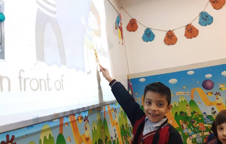 تمرین لغاتِ behind و in front of 3