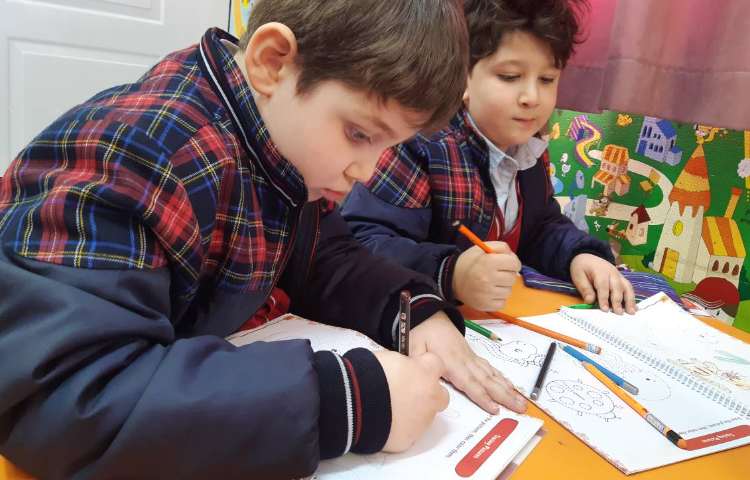 تمرین لغات کتاب Picture Dictionary و انجام کتاب Pencil Control 1