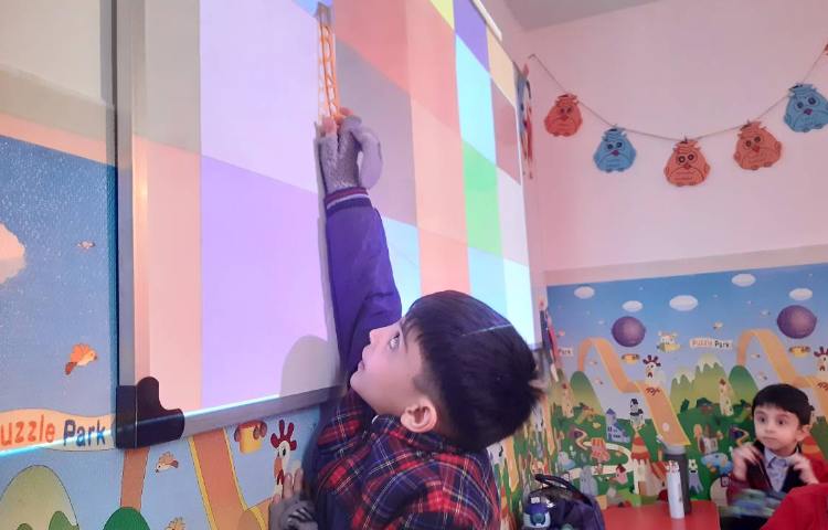 تمرین لغات کتاب Picture Dictionary و انجام کتاب Pencil Control 8