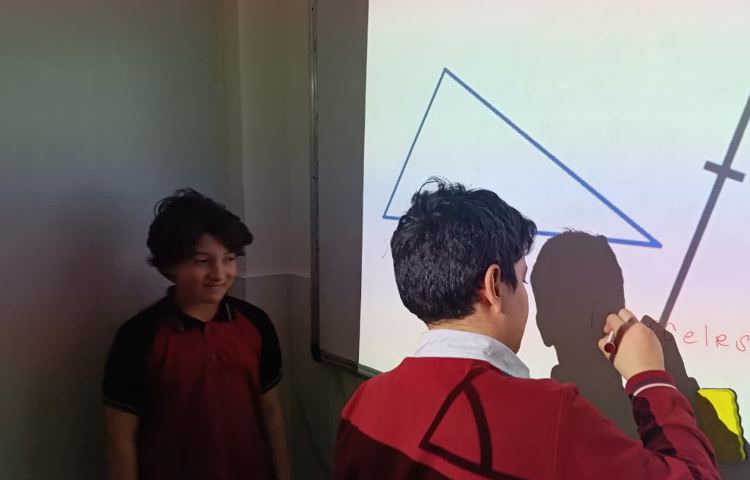 تمرین مبحث triangles در زنگ Math 2