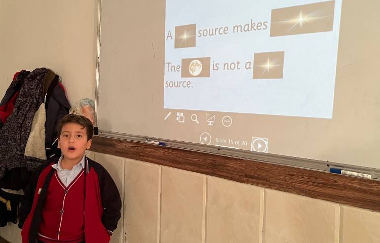 تمرین مبحث منبع نور و جمله‌سازی-زنگ Science 2