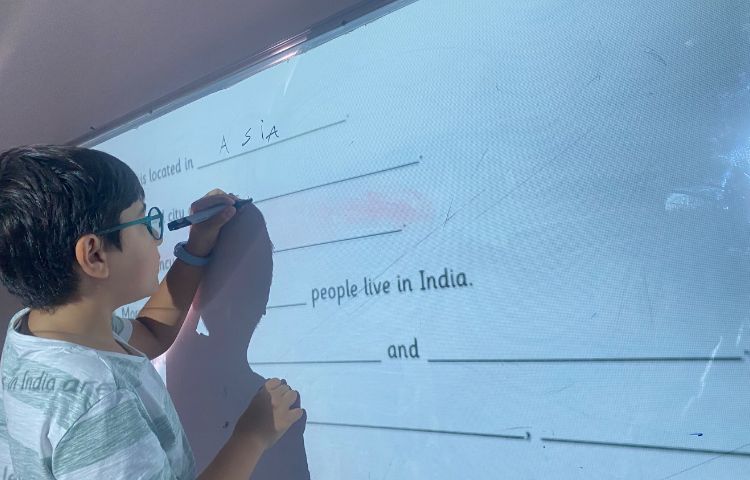 تمرین متن مربوط به کشور India با انجام کاربرگ روی تخته 2