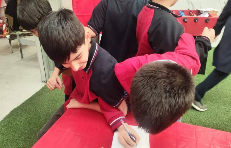 تمرین مثال‌های مربوط به مواد غذایی در گروه های مختلف غذایی به صورت گروهی