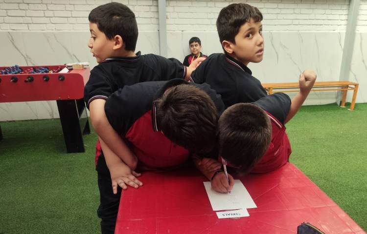 تمرین مثال‌های مربوط به مواد غذایی در گروه های مختلف غذایی به صورت گروهی 3