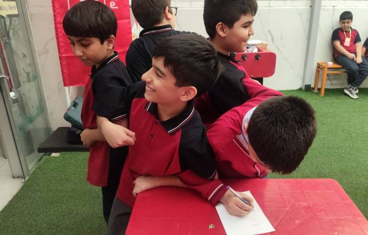 تمرین مثال‌های مربوط به مواد غذایی در گروه های مختلف غذایی به صورت گروهی 4