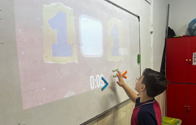 تمرین معادلات کوچک‌تر و بزرگ‌تر-زنگ Math 5