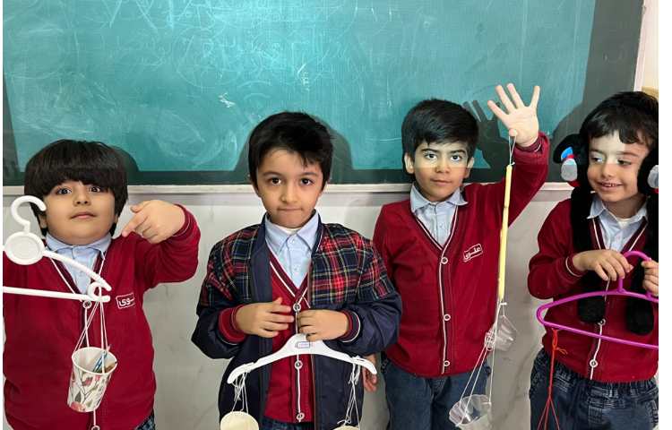 تمرین مفاهیم heavy/light با کاردستی های زبان‌آموزان 1