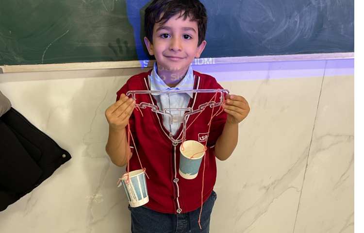 تمرین مفاهیم heavy/light با کاردستی های زبان‌آموزان 2