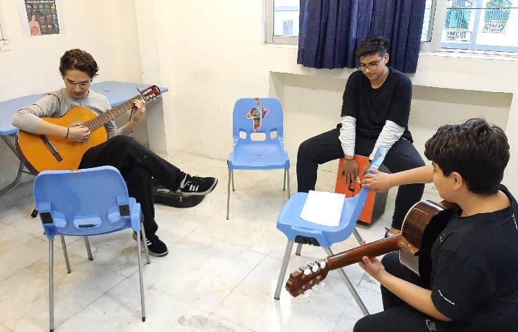 تمرین موسیقی گروه موسیقی مدرسه 1