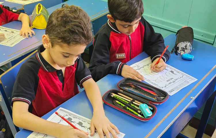 تمرین نحوه درست در دست گرفتن مداد و رنگ آمیزی 5