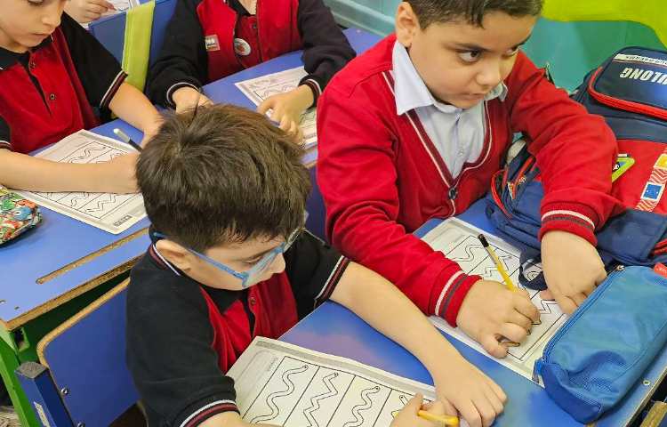 تمرین نحوه درست در دست گرفتن مداد و رنگ آمیزی 6