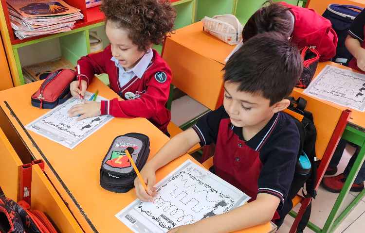 تمرین نحوه درست در دست گرفتن مداد و رنگ آمیزی 8