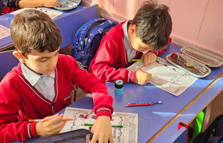 تمرین نحوه درست در دست گرفتن مداد و رنگ آمیزی 9