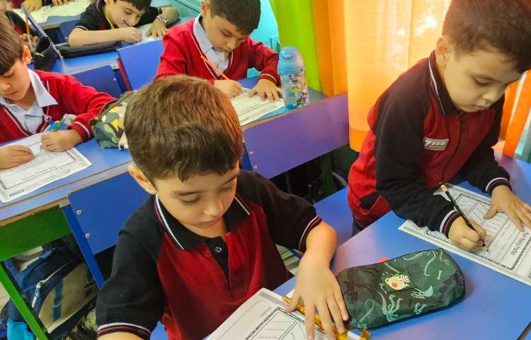 تمرین نحوه درست در دست گرفتن مداد 2