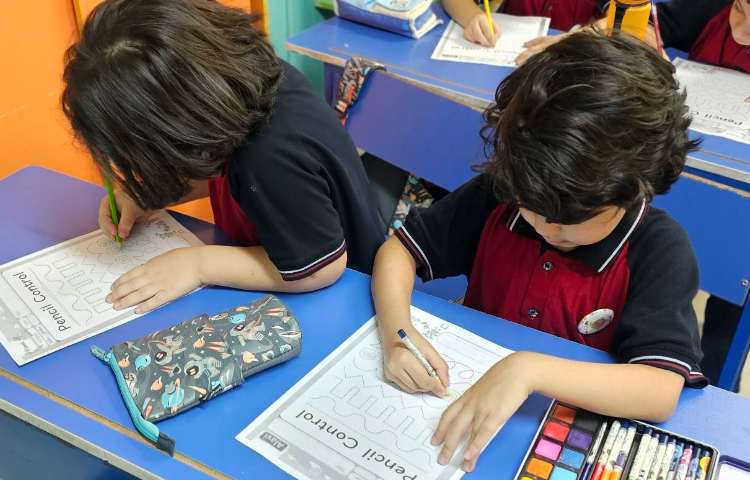 تمرین نحوه درست در دست گرفتن مداد 2