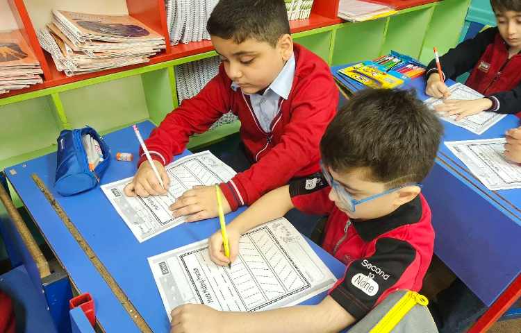 تمرین نحوه درست در دست گرفتن مداد 3