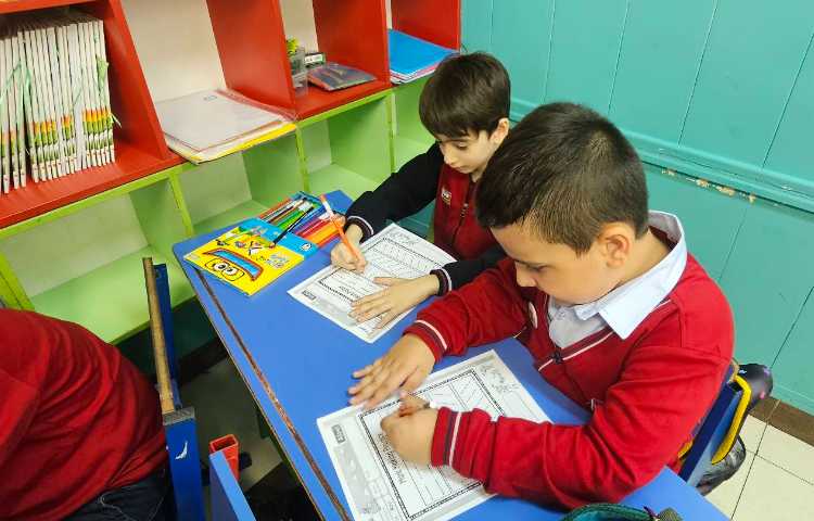 تمرین نحوه درست در دست گرفتن مداد 4