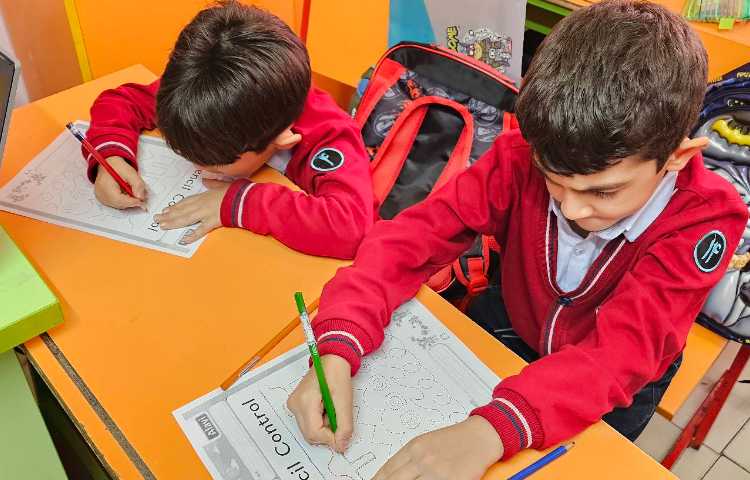 تمرین نحوه درست در دست گرفتن مداد 6