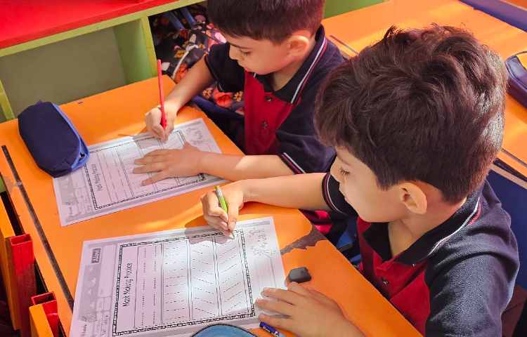 تمرین نحوه درست در دست گرفتن مداد 7