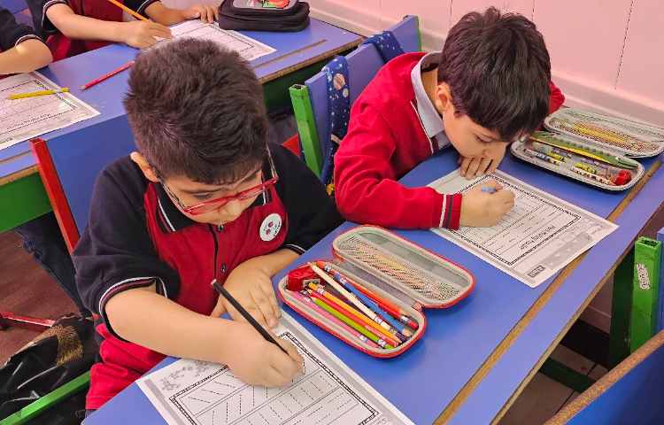 تمرین نحوه درست در دست گرفتن مداد 8