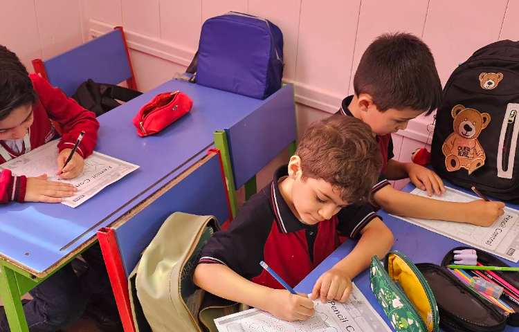 تمرین نحوه درست در دست گرفتن مداد 8