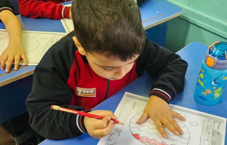 تمرین نحوه درست در دست گرفتن مداد