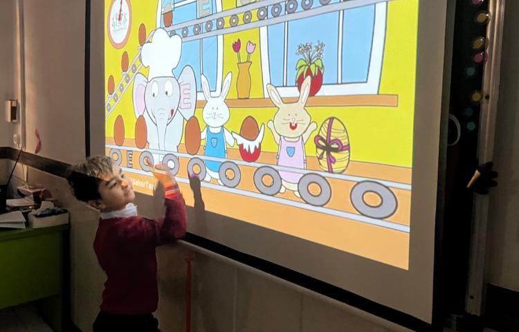 تمرین نحوه‌ی نوشتن و تشخیصِ حرف Ee 3