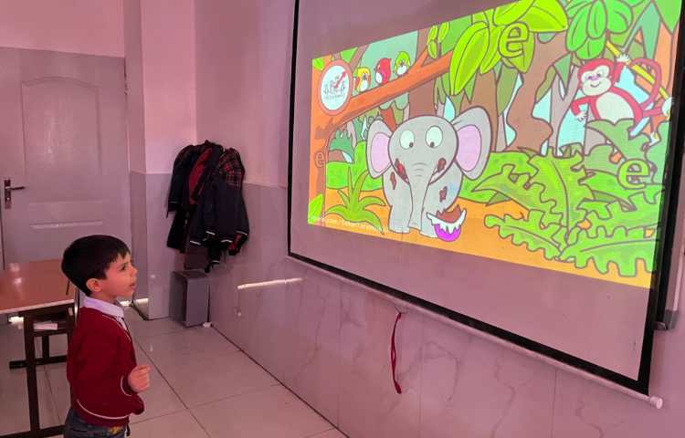 تمرین نحوه‌ی نوشتن و تشخیصِ حرف Ee 6