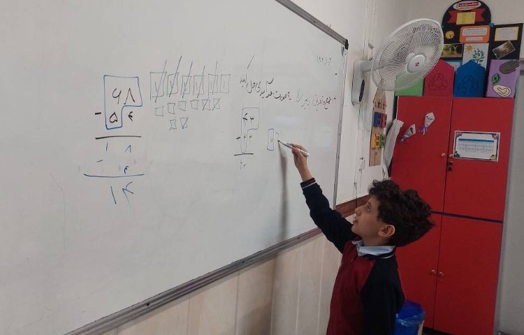 تمرین نمونه سوالات ریاضی توسط دانش آموزان انجام شد.
