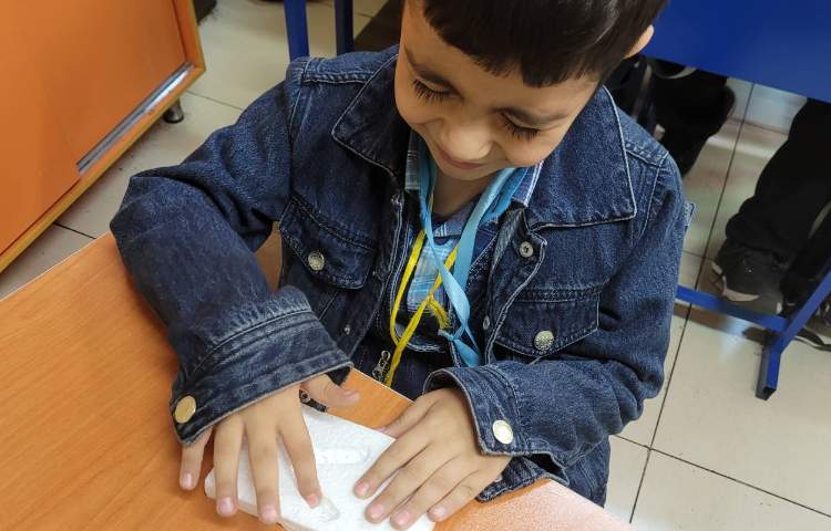 :تمرین نوشتن نشانه د، استفاده از حس لامسه برای درک بهتر و نوشتن صحیح، کلاس انگور 3