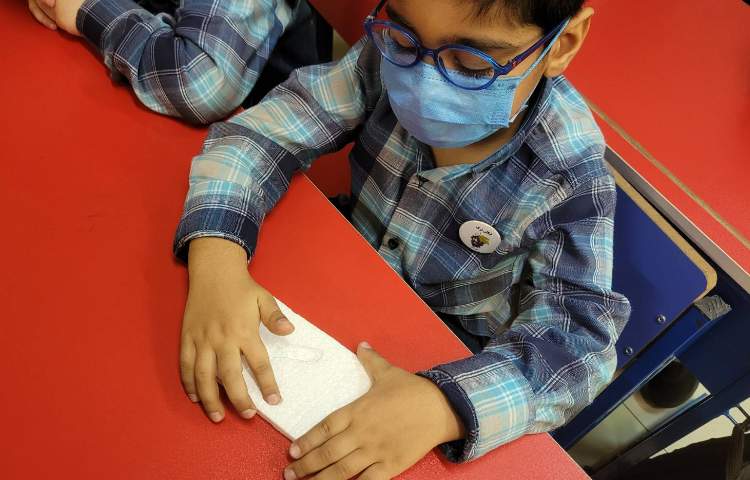 :تمرین نوشتن نشانه د، استفاده از حس لامسه برای درک بهتر و نوشتن صحیح، کلاس انگور 4